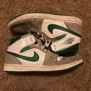 Nike Jordan 1 Mid “Pine green”